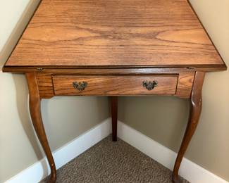 Corner secretary's desk, front opening and drawer