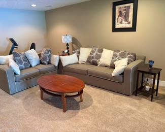 Sofa and loves eating with removable cushions, coffee table and matching end table