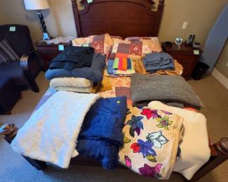 Full size bed set and blankets
