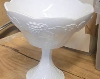 02bmilk glass