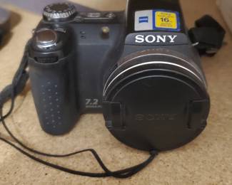 06Sony 7.2 MegaPixel Camera