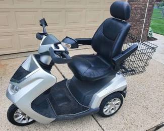 01Royale Electric Scooter