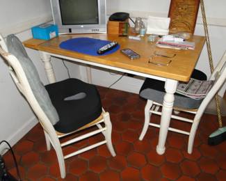 Kitchen Table/Chairs