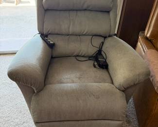 NEW lift chair