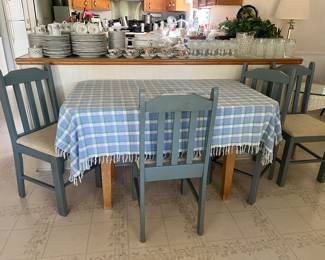 Kitchen table/4chairs