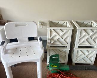 4 outdoor planters 