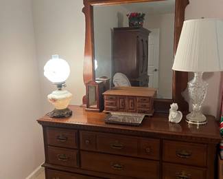Nice dresser/mirror 