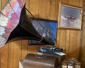 Edison Home phonograph w horn and lots of cylinders 
