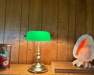 Huge shell lamp
