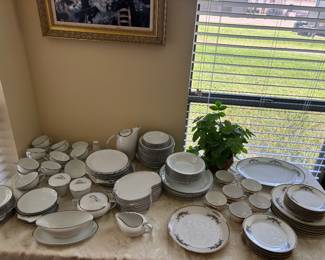 Noritake Silverdale. Lots of pieces to this sit
