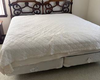 Thomasville Bed (matching king size set)