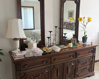 Thomasville Dresser (matching king size set)
