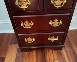 Small 6 drawer chest