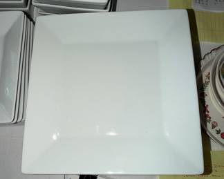 Home square dishes for service of 8