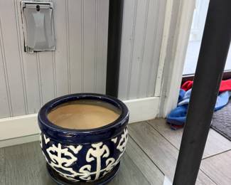 Decorative flower pot