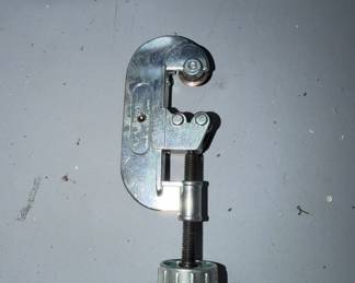 Pipe cutter