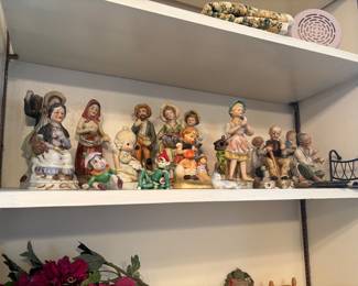 More figurines 