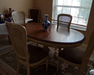Dining room table, 6 chairs and 2 leaves