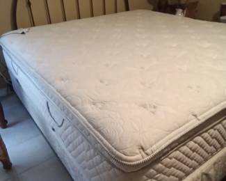 Queen bed excellent condition