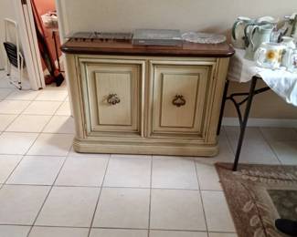 Fold out buffet