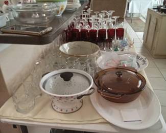 Miscellaneous kitchen items