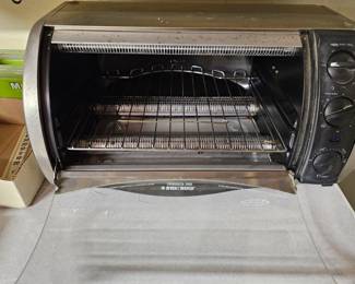 Black  Decker Countertop Toaster Oven second image