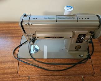 Vintage Singer Sewing Machine Cabinet second image