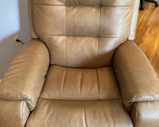 Arlo Power Rocker/Recliner with Battery Backup, LIKE NEW CONDITION (used approximately one month