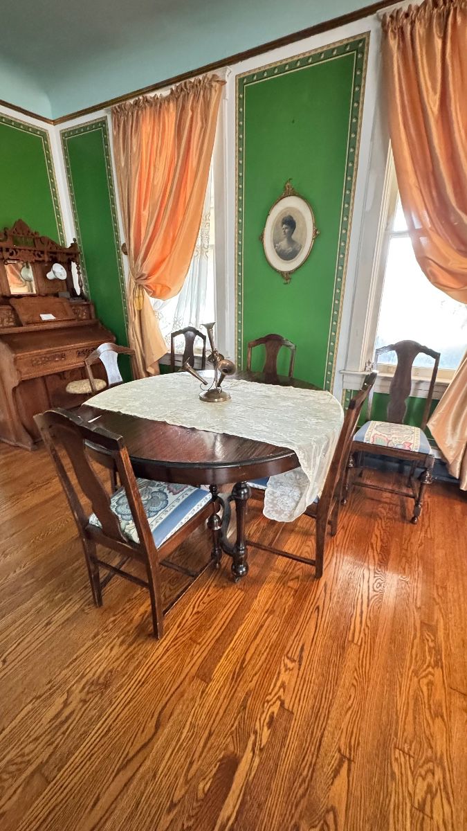 Antique Table with extra Leaf & 6 Chairs