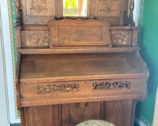 Williams Pump Orgain & Stool