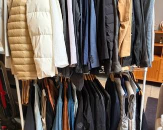 Lots og good men's clothing, sizes large to XL