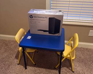 Kid's folding table and chairs, PC