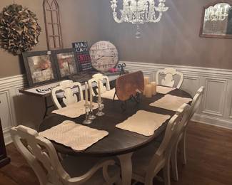Dining table & decor