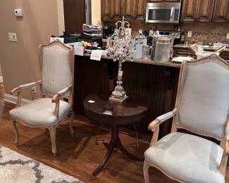 Arm chairs, end table, lamp, rug