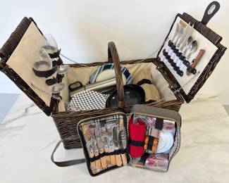 Lot 7433 Picnic at Ascot Picnic Basket En Route Picnic Kit