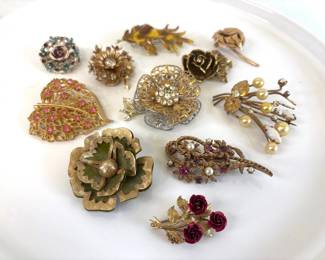 Lot 7246 Vintage Floral Garden Brooches Costume Jewelry