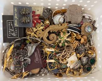 Lot 7299 Costume Jewelry
