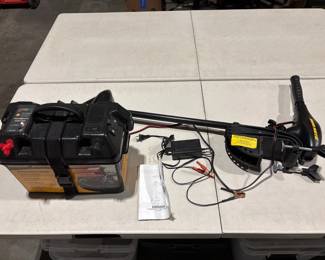 Lot 7195 Minn Kota Endura Trolling Motor w Battery Power Center