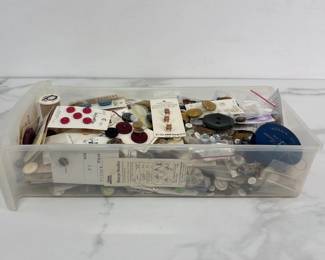 Lot 7123 Vintage Assorted Buttons