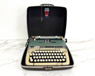 Lot 7127 Vintage SmithCorona Galaxie Deluxe Manual Typewriter