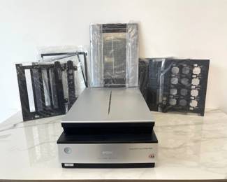 Lot 7261 Epson Perfection V750M Pro Scanner