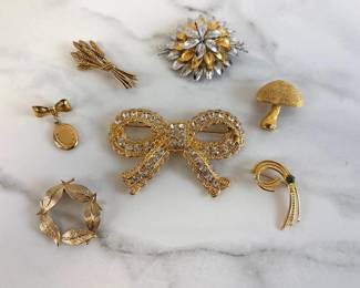 Lot 7305 Vintage Pins Brooches Costume Jewelry