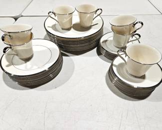 Lot 7063 Lenox Solitaire China