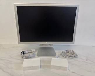 Lot 7565 Apple Cinema Display Monitor Adaptors