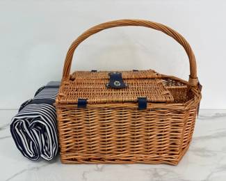 Lot 7152 Al Fresco by Ciroa Wicker Picnic Basket Accessories
