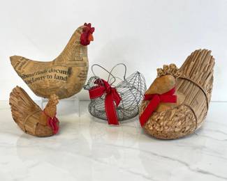 Lot 7335 Chicken Sculptures Reed Corn Husk Newspaper Papiermache Wire Basket