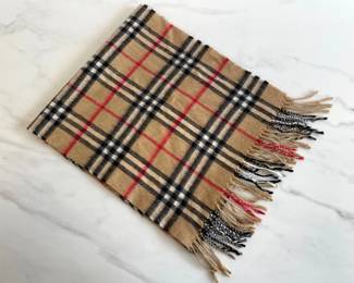 Lot 7482 Vintage Burberrys of London Pure Cashmere Scarf