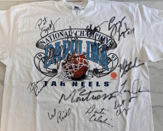 Lot 7584 UNC Tarheels Team Signed 1993 Carolina Basketball National Champions TShirt Size XL