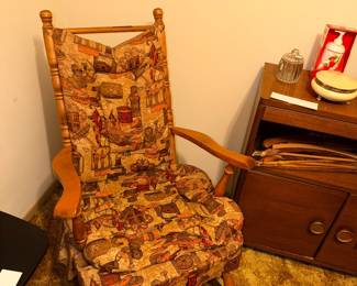 Items Located In The 2nd Floor 2nd Bedroom