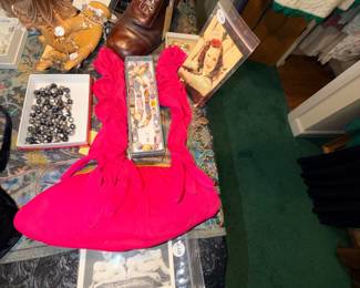 Items Located In The 1st Bedroom (MASTER)
